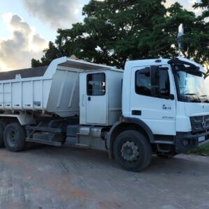 Caçambas Mercedes Bens