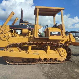 Trator de esteira D6E