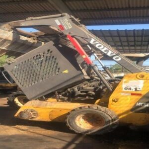 MINI PÁ CARREGADEIRA VOLVO MC 80B