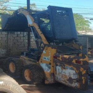 MINI PÁ CARREGADEIRA CAT